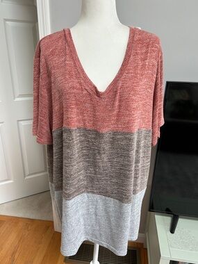 Women’s Colorblock V-Neck Top in Dusty Rose, Taupe & Light Gray